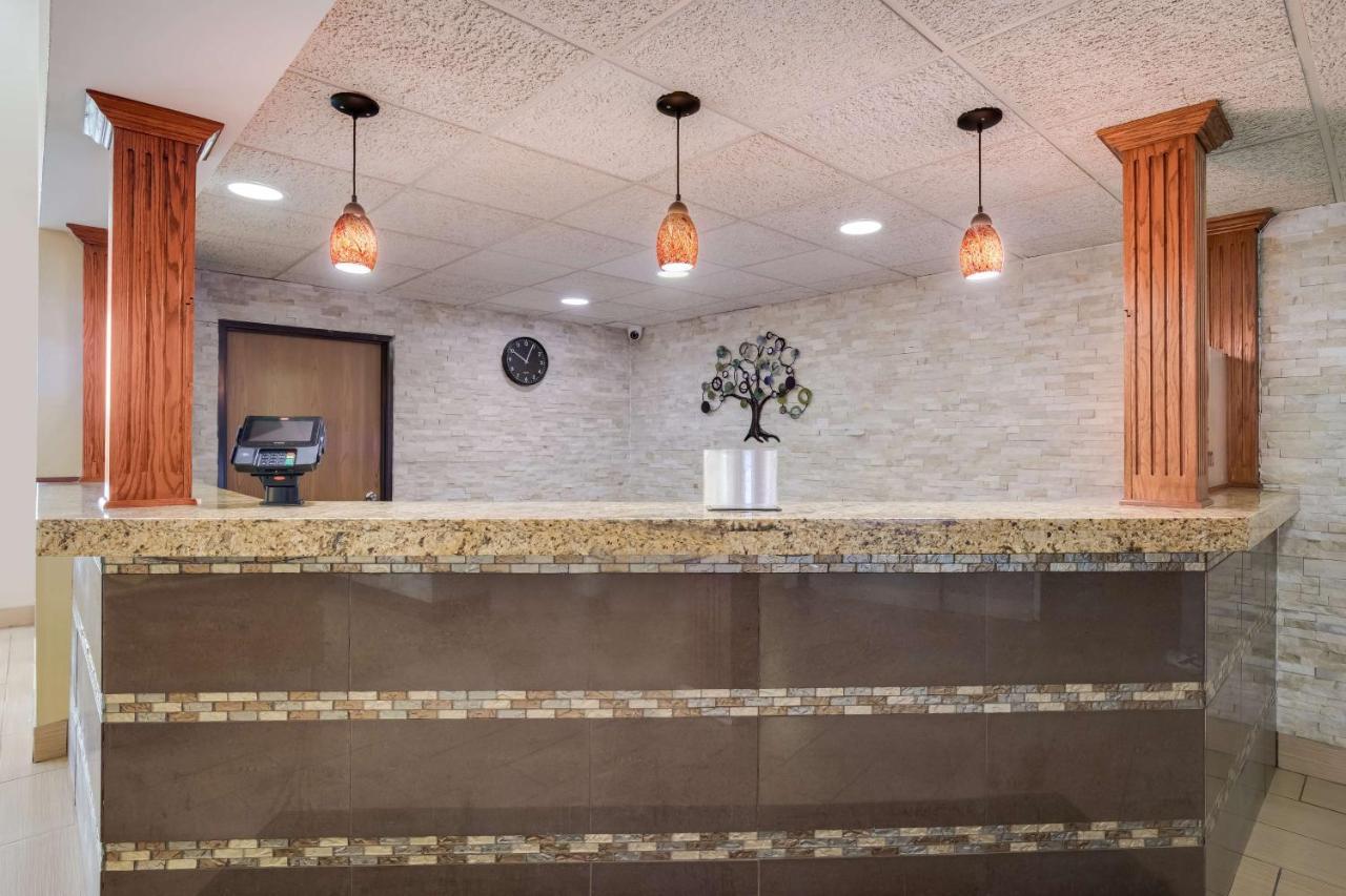 Best Western Waukesha Grand Pewaukee Extérieur photo