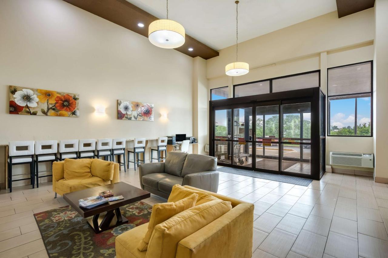 Best Western Waukesha Grand Pewaukee Extérieur photo