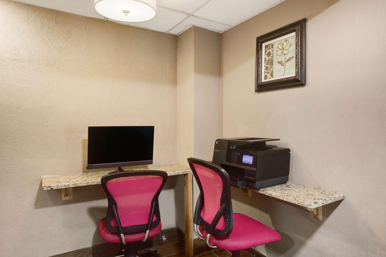 Best Western Waukesha Grand Pewaukee Extérieur photo